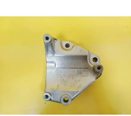 Opel Meriva A A/C compressor mount bracket 90529603