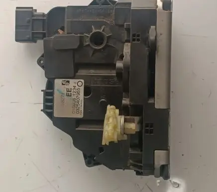 Opel Corsa D Coupe door lock (next to the handle) 13258271