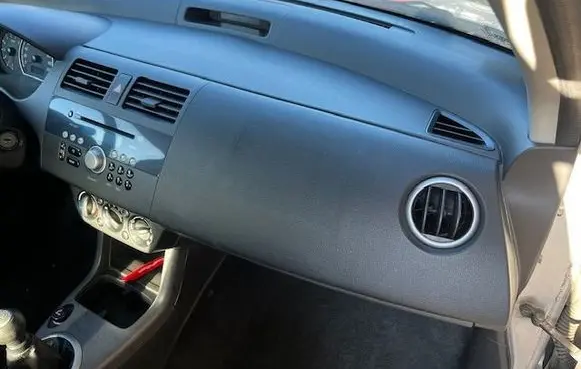 Suzuki Swift I Passenger airbag 
