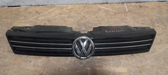 Volkswagen Jetta VI Front grill 5C6853653
