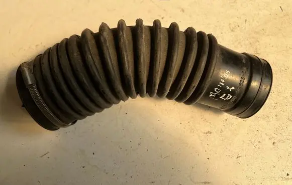 Ford Mondeo MK II Air intake hose/pipe 97BB9C623BA