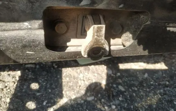 Nissan Pathfinder R51 Rear door check strap stopper