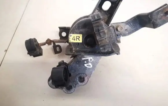 Toyota Verso Engine mount bracket