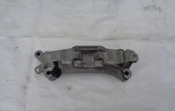 Citroen C4 Cactus Engine mounting bracket 9674960380