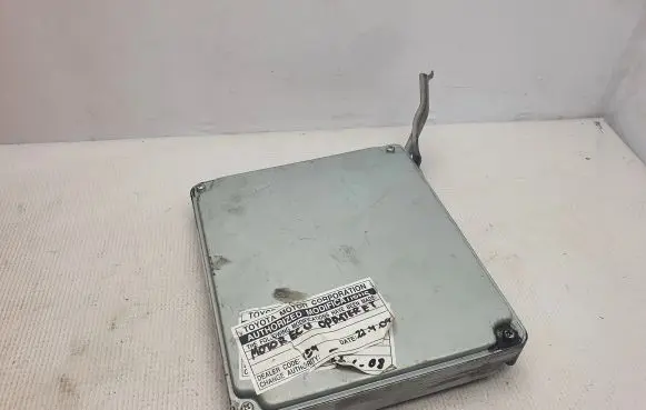 Toyota Avensis T250 Engine control unit/module 8966105A20
