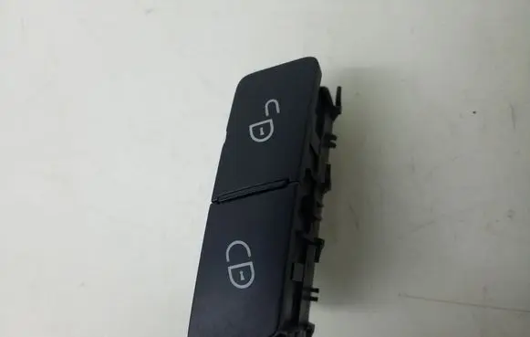 Mercedes-Benz C W204 Central locking switch button A2048706410