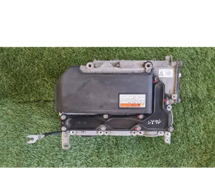 Toyota Prius+ (ZVW40) Voltage converter inverter G920028030