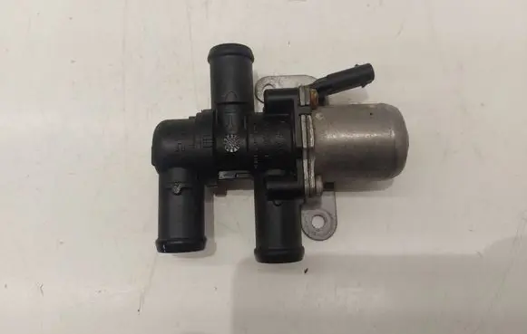 Volkswagen Golf VII Coolant heater control valve 5Q0906457C