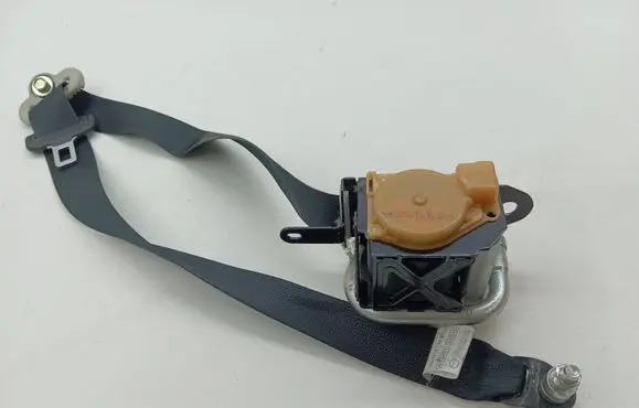 Mazda CX-7 Front seatbelt C9587N