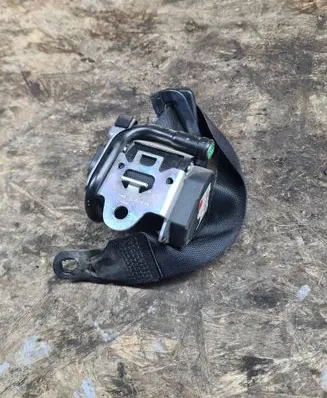 Mercedes-Benz E W211 Rear seatbelt 561187101 027L008V