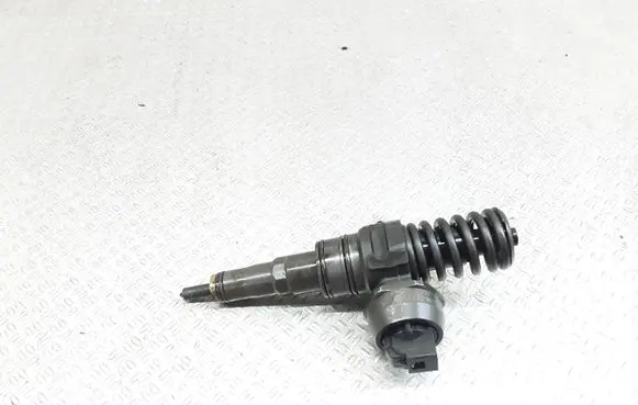 Volkswagen Caddy Fuel injector 038130073BN 0414720313