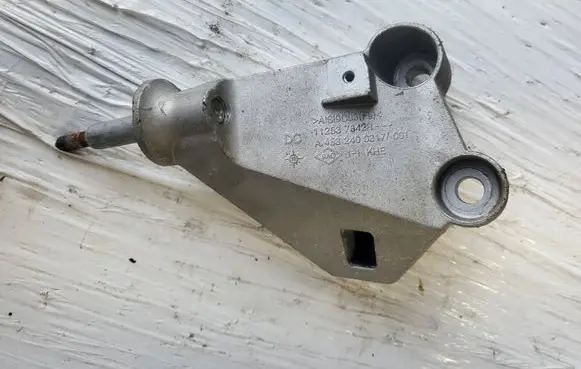 Renault Twingo III Gearbox mounting bracket 112537642R A4532400317