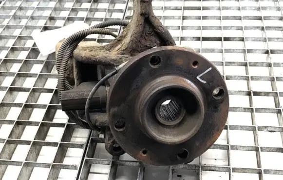 Front wheel hub spindle knuckle