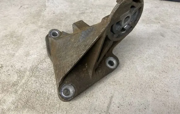 Volvo S70 V70 V70 XC Engine mounting bracket 074199275
