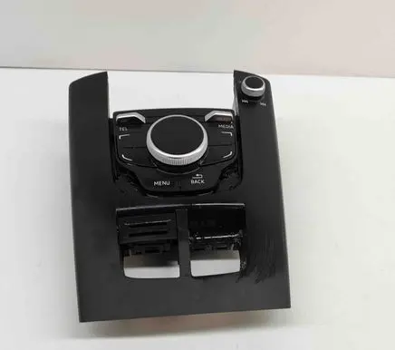 Head unit multimedia control