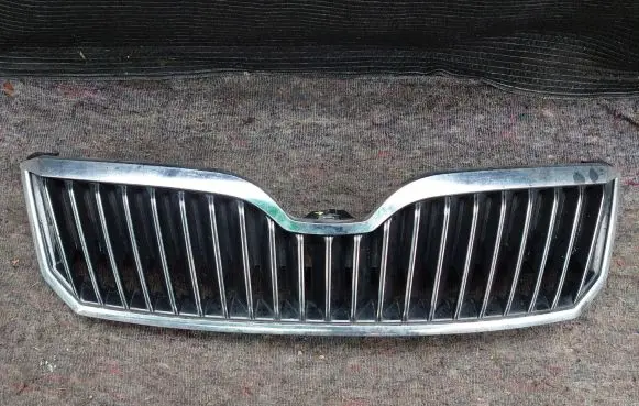 Skoda Superb B6 (3T) Front grill 3T0853668B