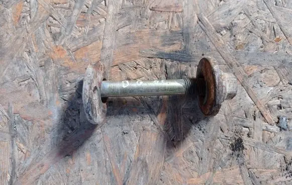 Toyota RAV 4 (XA20) Rear suspension camber bolt 