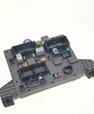 Opel Astra J Fuse module 365927271 1110022AA 13302301