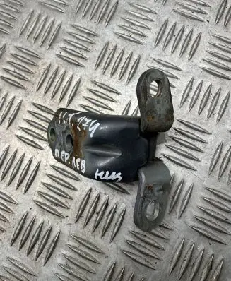 Hyundai Tucson JM Front door lower hinge 