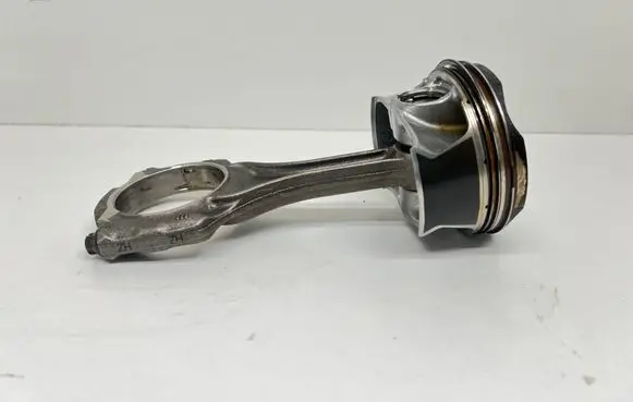 BMW 8 G16 Piston with connecting rod 7852246 11247852246 11258665195
