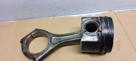 Subaru Outback Piston with connecting rod