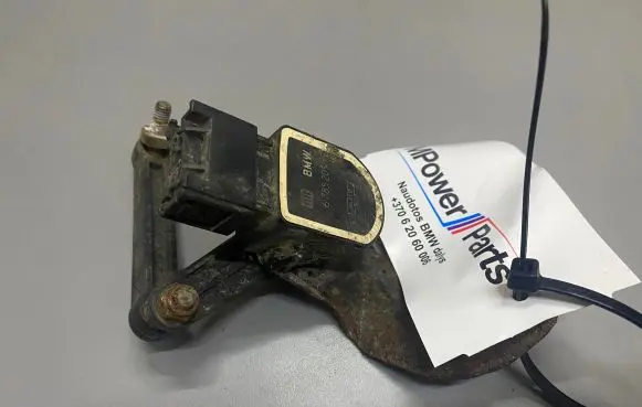 Headlight/headlamp level sensor