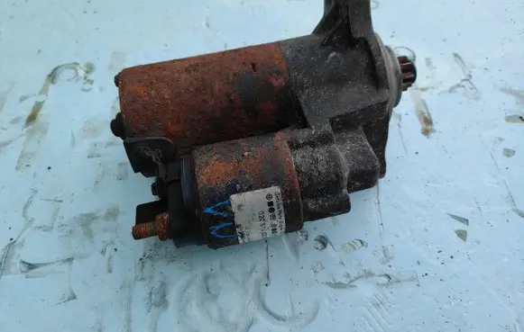 Volkswagen Golf IV Starter motor 020911023FX