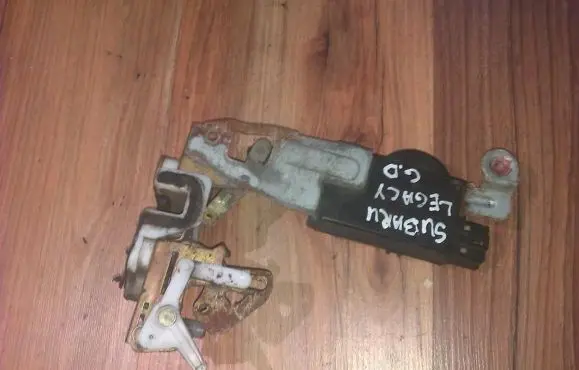Subaru Legacy Front door lock