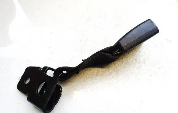 Rear seatbelt buckle