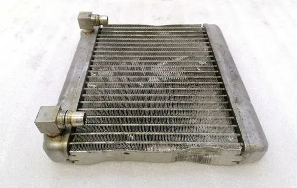 BMW 7 F01 F02 F03 F04 Engine oil radiator 7570103