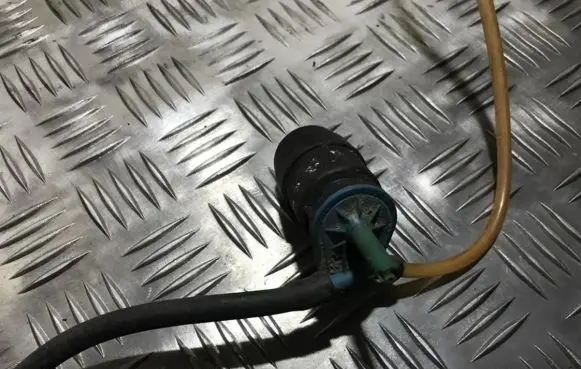 Volkswagen PASSAT B3 Windscreen/windshield washer pump
