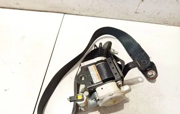 Nissan Pixo Front seatbelt