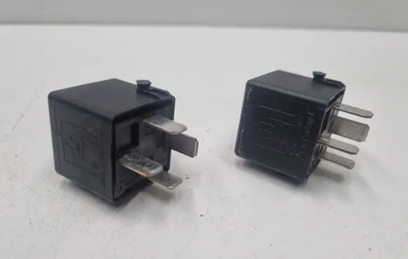 Mercedes-Benz C W205 Other relay A0025421319 0025421319 V23134B52X336