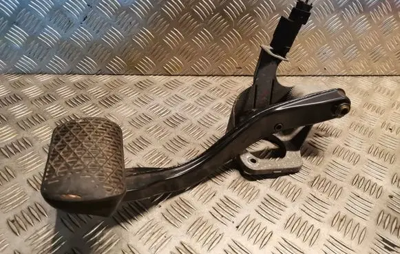 Mercedes-Benz E W211 Brake pedal 2112900719