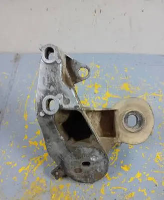 Audi A6 S6 C6 4F Engine mounting bracket 4F0199352E