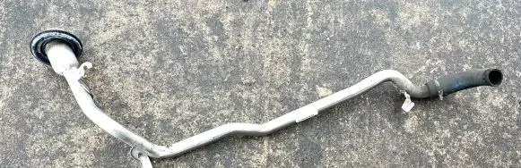 Fuel tank filler neck pipe
