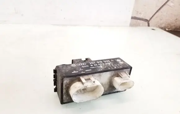 Volkswagen PASSAT B5 Coolant fan relay 357919506A