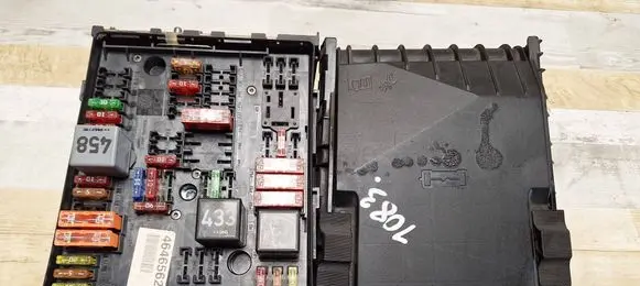 Volkswagen Golf V Fuse module 1K0937124K
