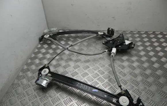 Ford Mustang VI Front door window regulator with motor C22251102