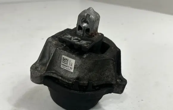 BMW 7 G11 G12 Engine mount bracket 6860477