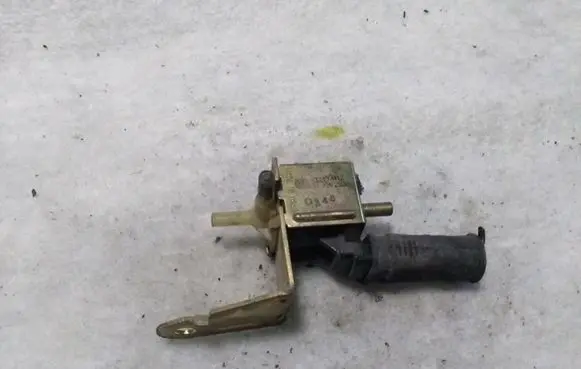 Audi A6 S6 C5 4B Turbo solenoid valve 437906283A