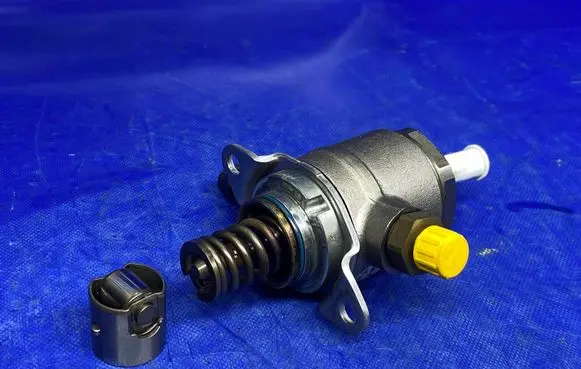 Audi A5 Fuel injection high pressure pump 06J127025G HF5034135B
