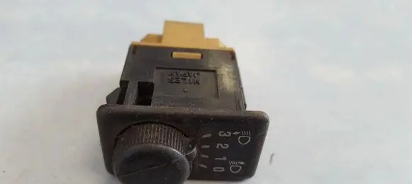 Nissan Almera Headlight level height control switch