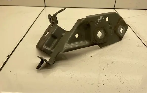 Renault Captur Fender mounting bracket 620427410A