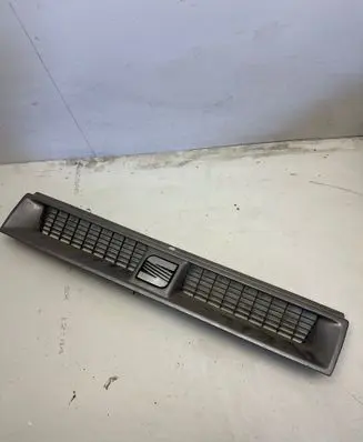 Seat Toledo I (1L) Front grill 1L0853653