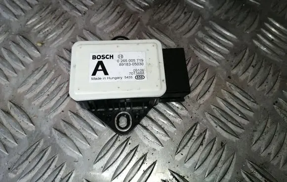 Toyota Avensis T270 ESP acceleration yaw rate sensor 0265005719 8918305030