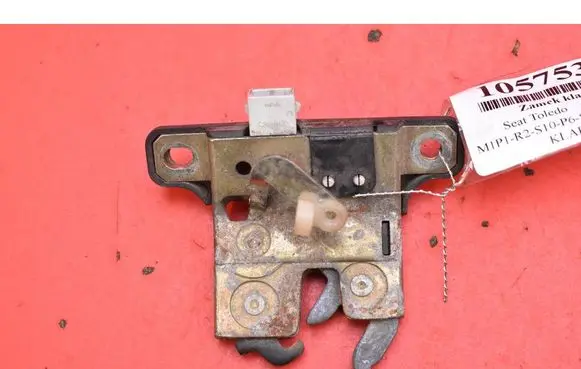 Seat Toledo II (1M) Tailgate/trunk/boot lock/catch/latch 8D5827505D