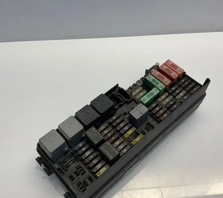 Mercedes-Benz ML W164 Fuse module 1645403372 5072426 YAP30841