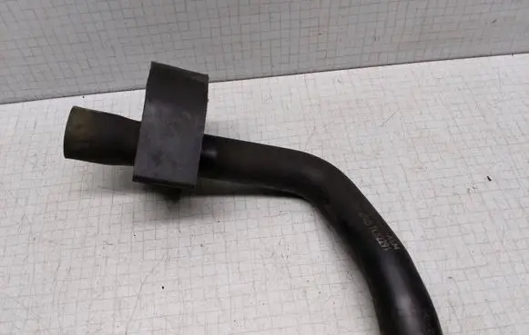 Volkswagen Transporter - Caravelle T5 Breather hose/pipe 070103474B
