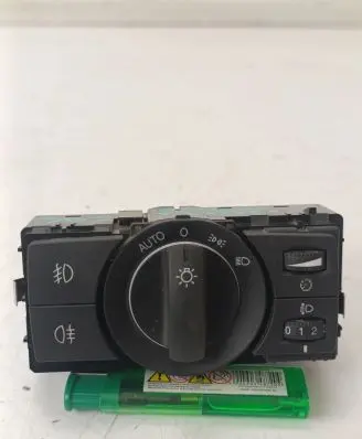 Opel Antara Light switch 20988679